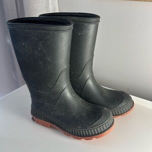 Kids size 7-8 Rain boots